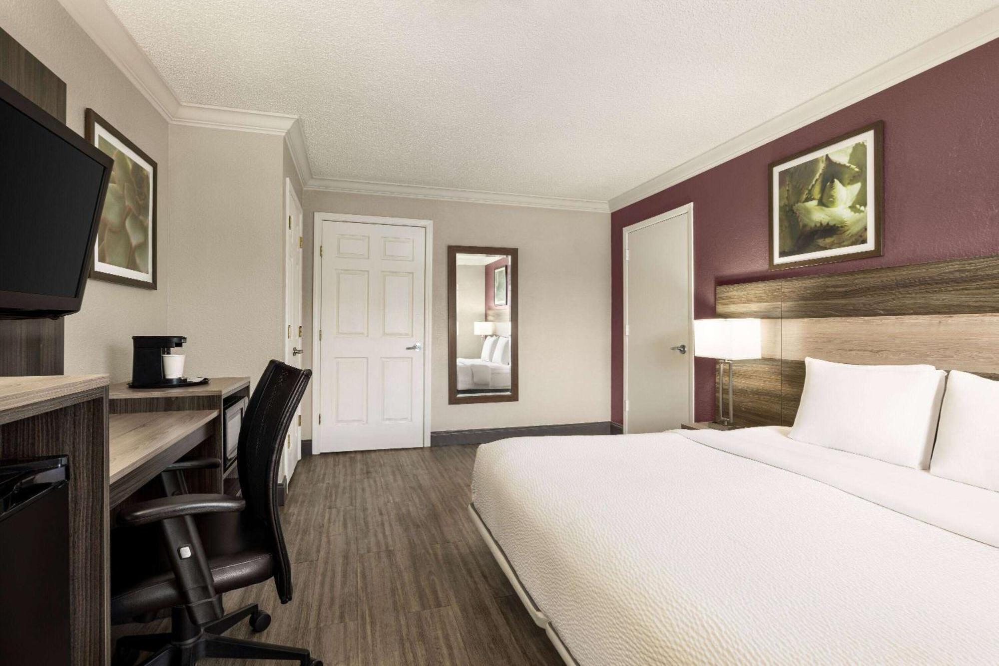 La Quinta Inn By Wyndham San Antonio Lackland Екстер'єр фото