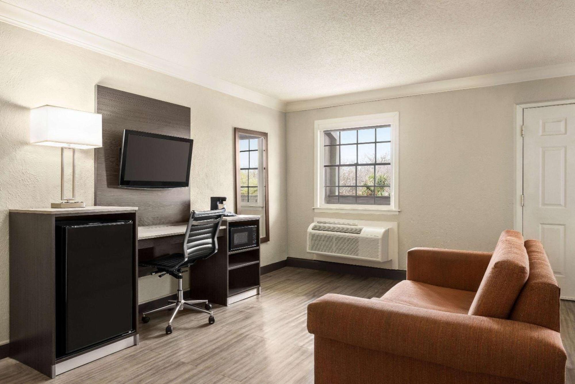 La Quinta Inn By Wyndham San Antonio Lackland Екстер'єр фото